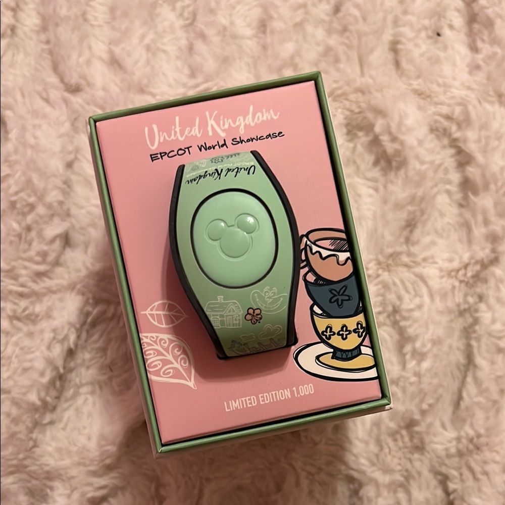 Disney World Epcot United Kingdom Alice White MagicBand LE 1000